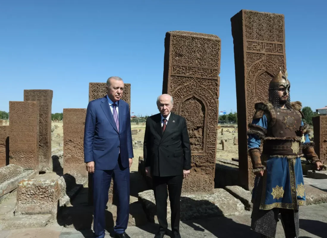 Cumhurbaşkanı Erdoğan ve MHP Lideri Bahçeli Ahlat’ta Bir Araya Geldi