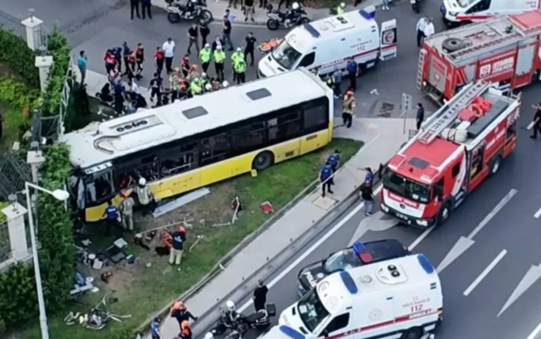 Zeytinburnu’nda İETT Otobüsü Kazası 1 Ölü ve yaralılar var