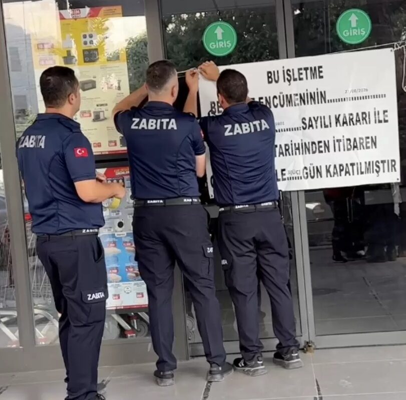 Antalya’da Tarihi Geçmiş Gıda Satan Zincir Market Kapatıldı